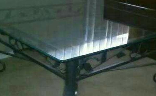 Coffee table! Glass and Metal! Excellent shape!