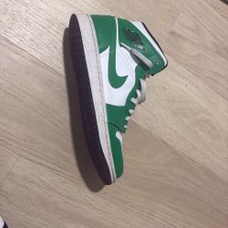 jordan 1 mid lucky rarelyused