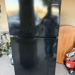 Black Refrigerator/Refrigerador 