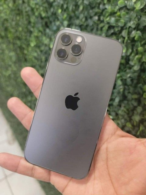 iPhone 11 Pro Max , Factory Unlocked, Excellent Condition Like New