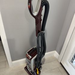 Shark Duo Clean Lift-Away Vacuum Cleaner With Tools 