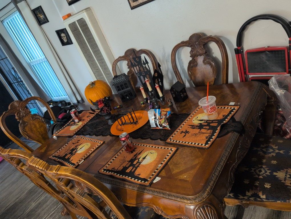 FANCY DINING TABLE FOR CHEAP. 500 DOLLARS