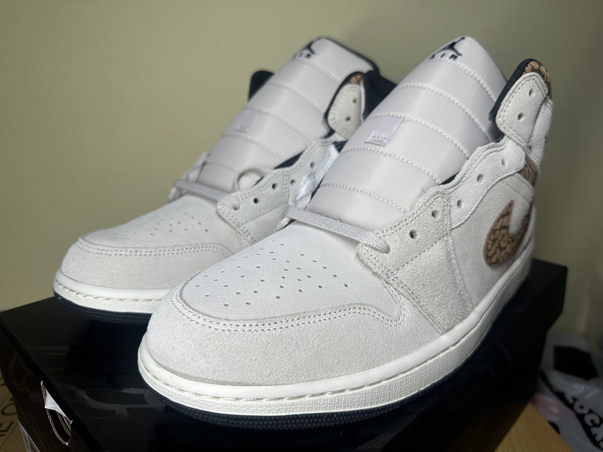 DS Air Jordan 1 Mid SE “Brown Elephant” Men