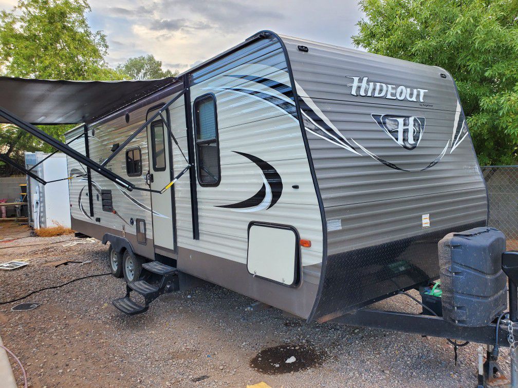 2018 Keystone hideout 26ft Bunkbed trailer 5800lb sleeps 10