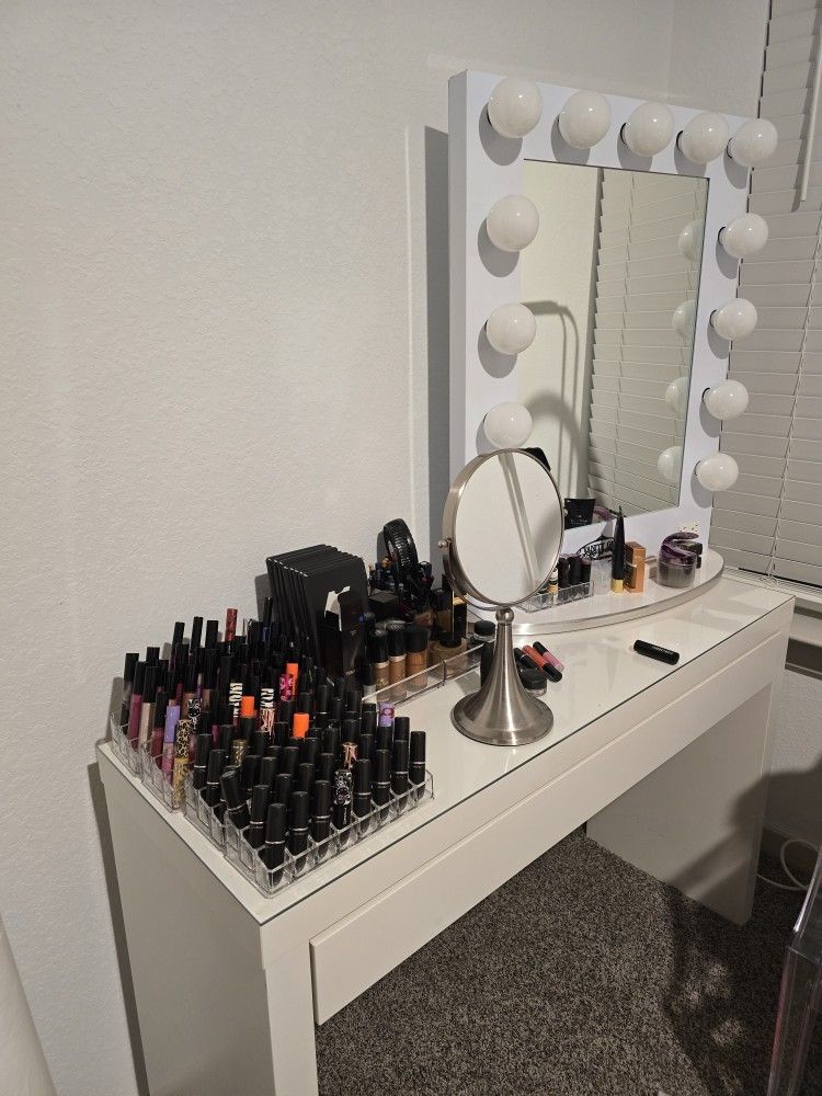 Hollywood Vanity Girl Mirror With Lights