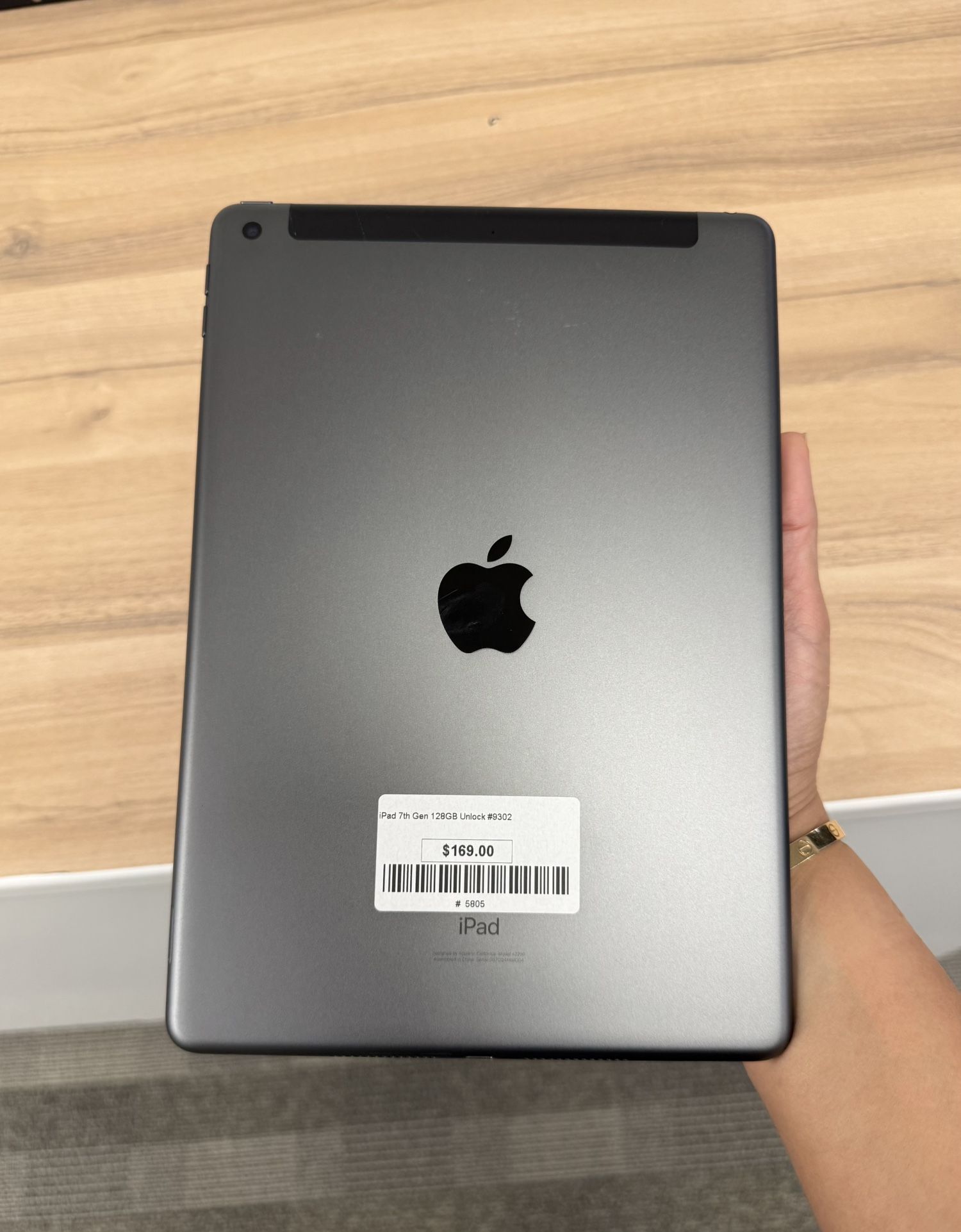 iPad 10.2" 7th Gen 128GB Unlock*WiFi And Cellular