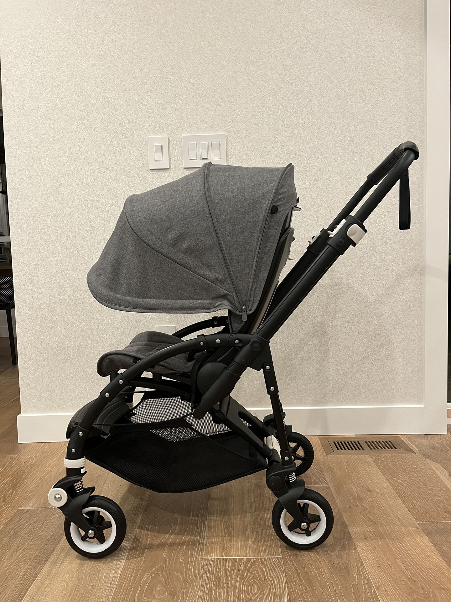 Bugaboo Bee5 Stroller comes with cup holder and car seat attachment. good condition very clean paid over $1000