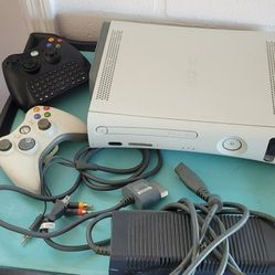 Xbox 360 with 2 Controllers