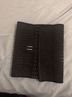 Adjustable black waist trainer with hook closures.size small. Never used