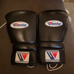 Winning Boxing Gloves Black Lace-Up