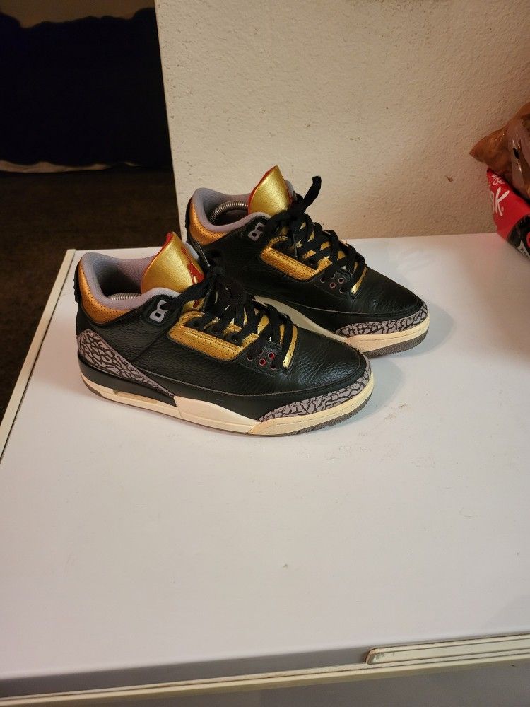 Jordan Shoes Retro 3"black Cement Gold " Size 8.5 $60 (NO BOX)