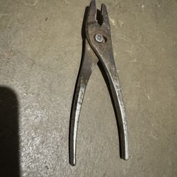 PLIERS (NEEDLE NOSE)