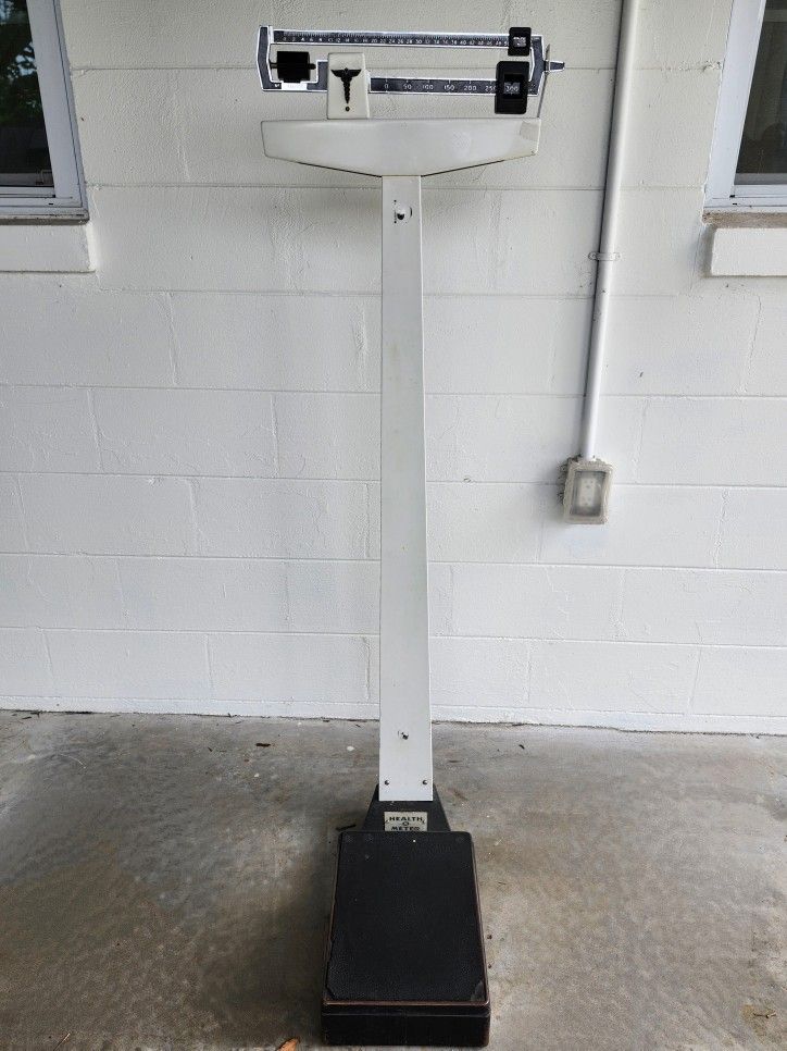 Antique 1970s Fully Operational Working Physicians Upright Scale