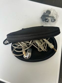 In ear headphones/earbuds