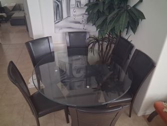 Round dining table with 6 chairs