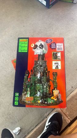 Lemax Signature Halloween Village Piece – Mt. Gloom Observatory
