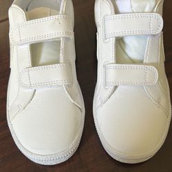 Nike shoes size 2y brand new no box