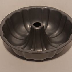 bundt cake pan $5 FIRM