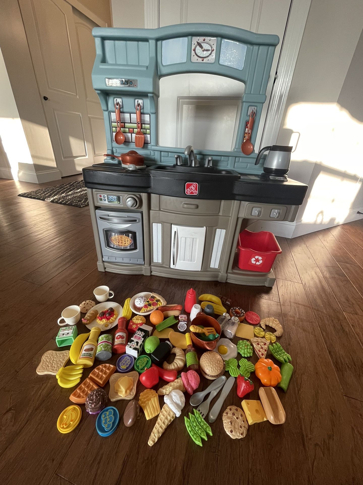 Step2 Modern Cook Stove Set And Food Toys