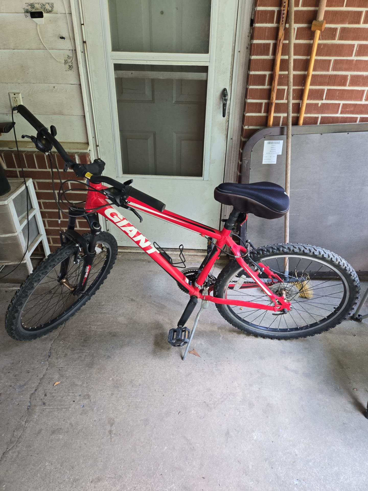Giant boulder se bike