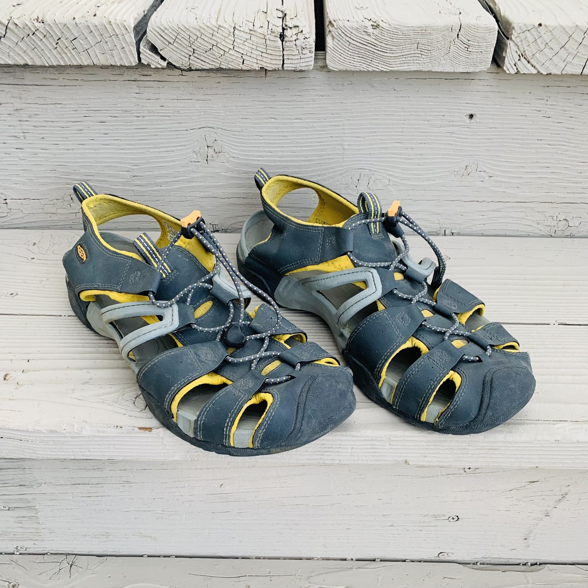 Keen Waterproof Hiking Sport Sandals Shoes Men’s Size 11.5 Black Yellow