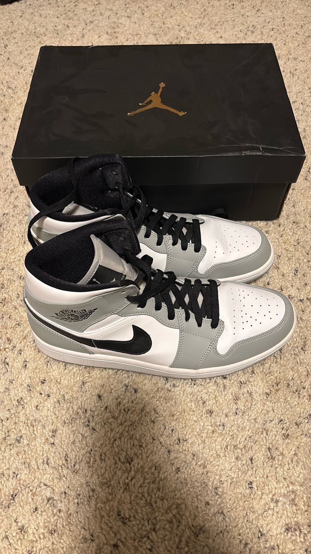 Jordan 1 Mid Light Smoke Grey