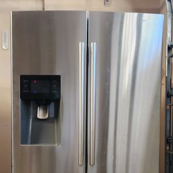 Samsung French Door Refrigerator Works Great
