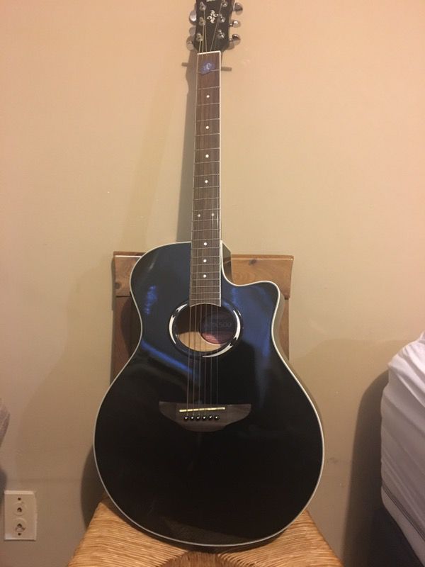 Yamaha Black APX500 Acoustic Electric Guitar with Case