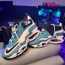 Nike size 10 Ken Griffey model
