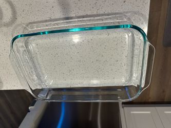 Pyrex glass baking dish
