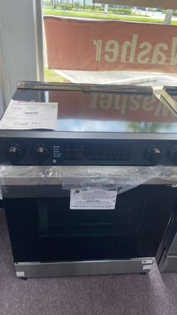 Samsung  Bespoke 6.3 cu. Ft. Smart Slide-in Electric Range with precision Knobs- 1 year warranty