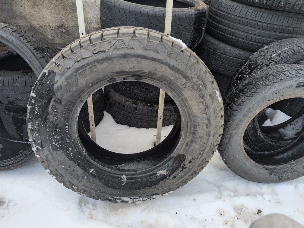 bAck country A/T2 DEANTIRES LT225/75 R16 115/112R used