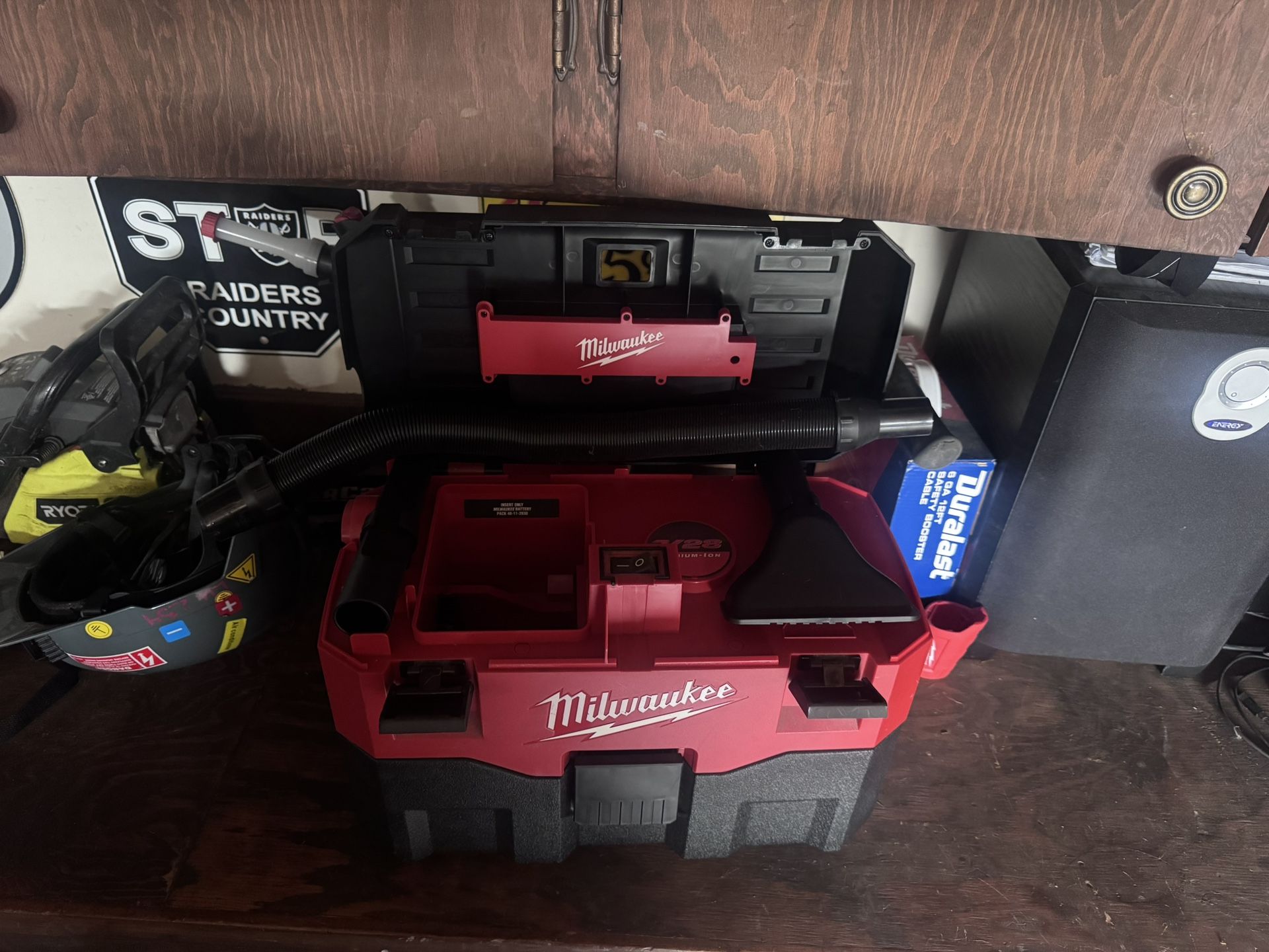 Milwaukee 28v Vacuum (SUPER-RAR)