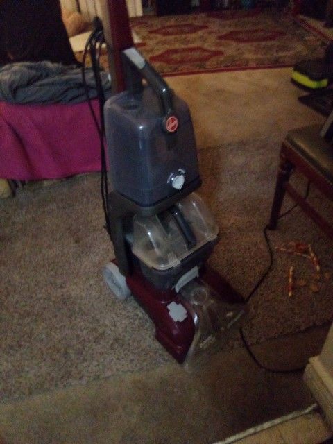 Shampooer In Excellent Condition with Attachments On