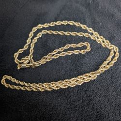 Chain/ Necklace ( Not Real Gold) Make Me An Offer 