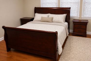 Queen bedroom set
