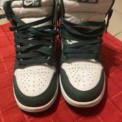 Nike Air Jordan 1’s Green White Silver 5 1/2