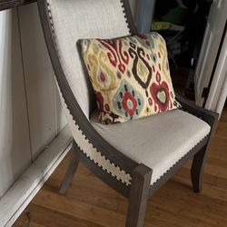 Pretty side chair or desk chair