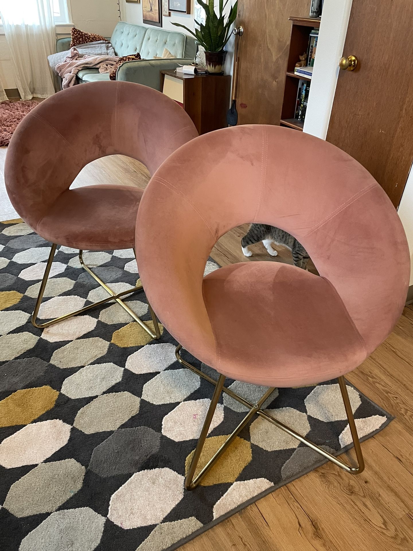 Pink Velvet Chairs With Gold Legs for Sale in WA OfferUp