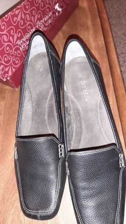 Women's shoes size 11