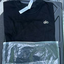 Alo Yoga Crewneck Sweater Unisex Black size LARGE NWT