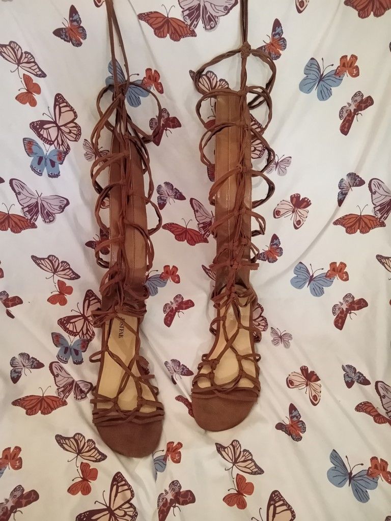 JustFab Knee-high Gladiator Sandals 7.5