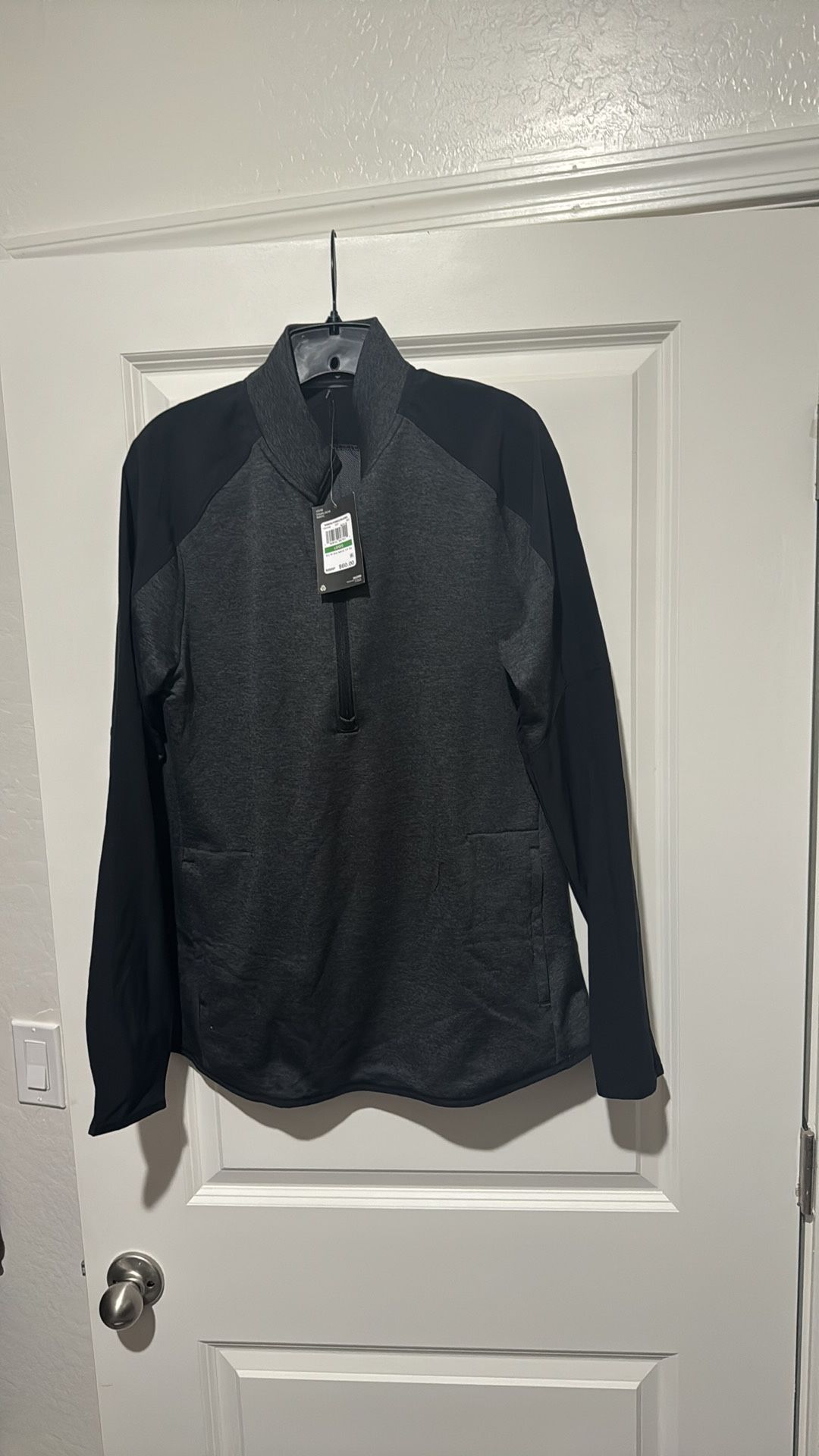 New Women’s Under Armour thin jacket black and gray size large