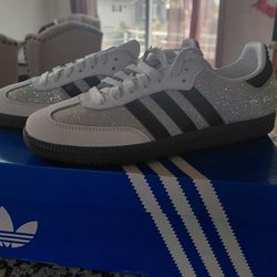 Sambas with rhinestones size 9