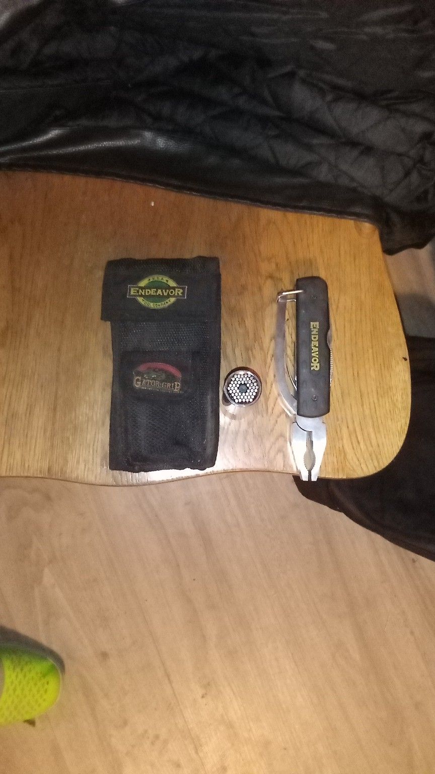 endeavor handyman tool with Gator grip socket
