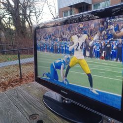 32" SAMSUNG 1080P HDTV WITH ROKU REMOTE CONTROL STREAMING STICK $100 FINAL PRICE READ DESCRIPTION AND SEE ALL PICTURES 