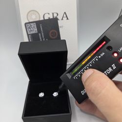 Stud Earrings Pass Diamond Tester 