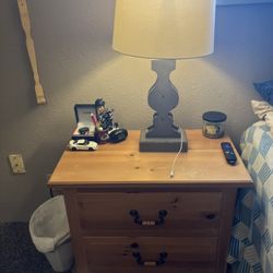 2 Nightstands & 2 Lamps (Matching Bedroom Set)