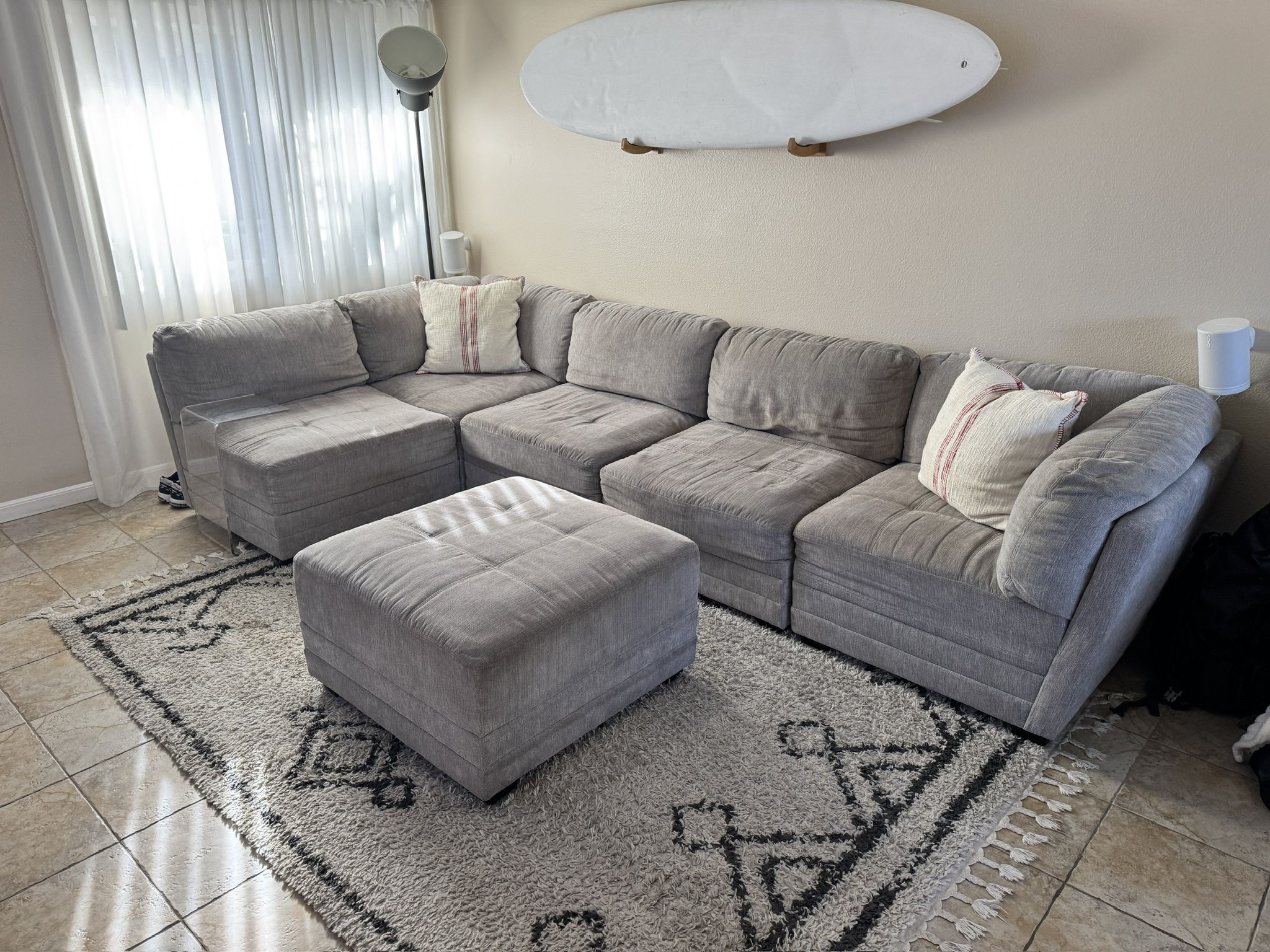 6 Pieces couch + Carpet