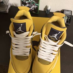 Jordan 4 lightning